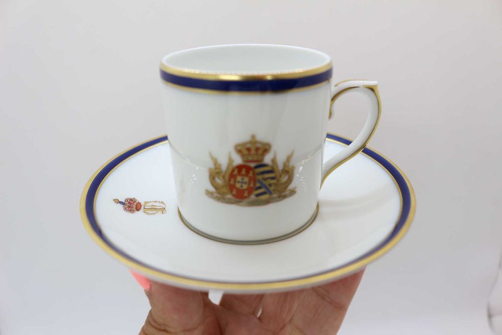 Chávena de Café Vista Alegre Brasão D. Fernando II  Ed. Lim 1000 peças