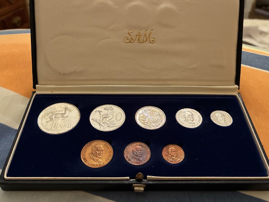 Estojo com moedas Sul Africanas de 1982