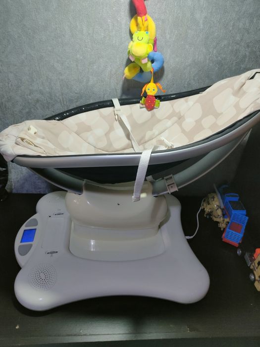 Крісло гойдалка 4 moms