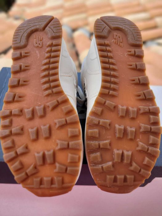 Sapatilhas New Balance novas, com etiqueta - Modelo 574, tamanho 34,5