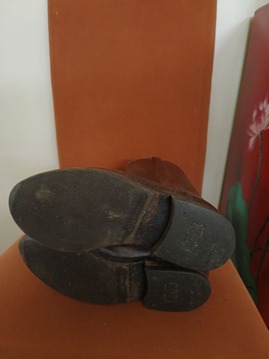 Botas em pele castanho