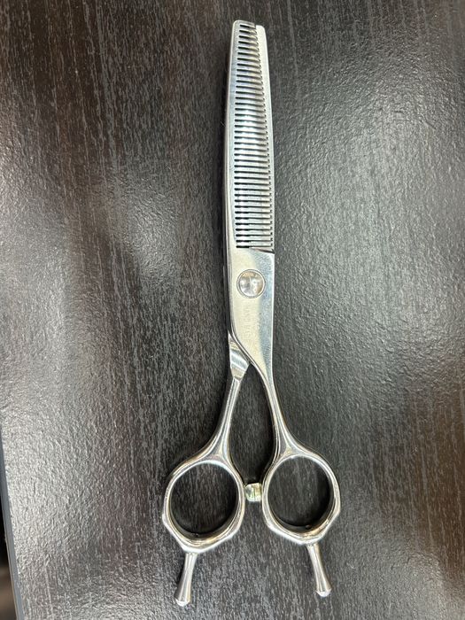 Tesoura de Desbaste Osaka ( Aço japonês)  Tesoura de Barbeiro