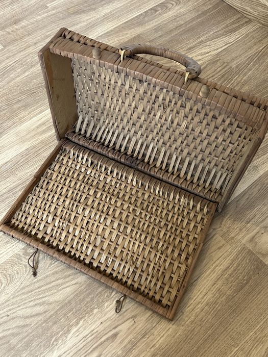 Cesto de piquenique antigo