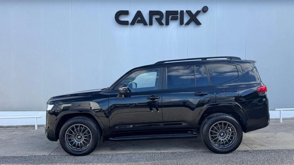 Toyota Land Cruiser LC 300 70th Anniversary