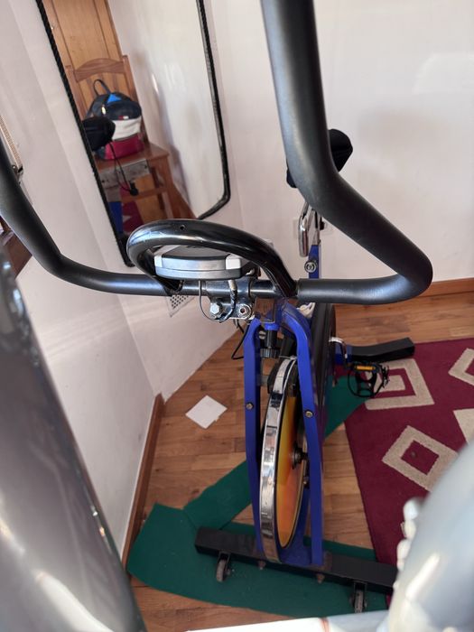 Máquina Elíptica e Bicicleta de Spinning