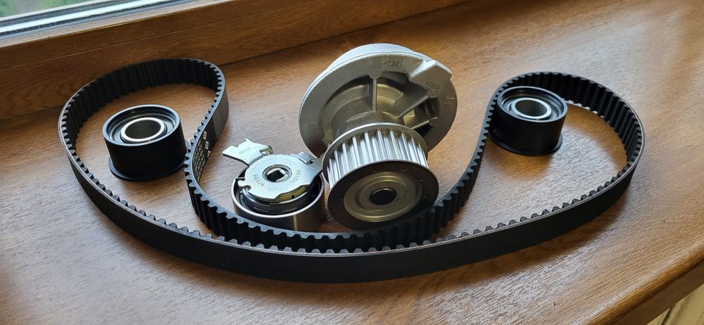 Комплект ременя ГРМ 530004930 INA