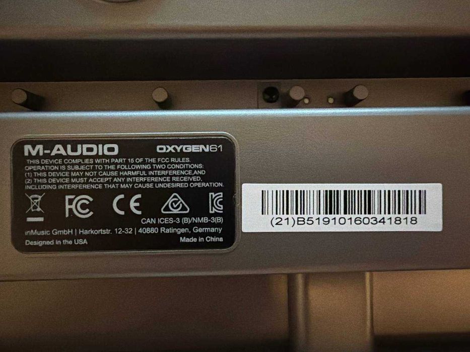 M-Audio Oxygen 61 - kontroler MIDI USB 61 klawiszy + statyw