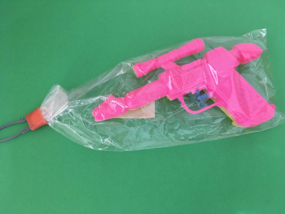 Bisnagas Pistolas em plástico da marca Portuguesa Pepe Antigas