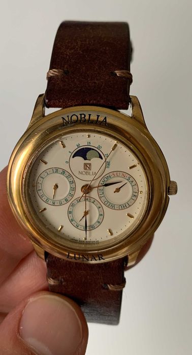 Relógio Citizen Noblia Lunar - em bom estado