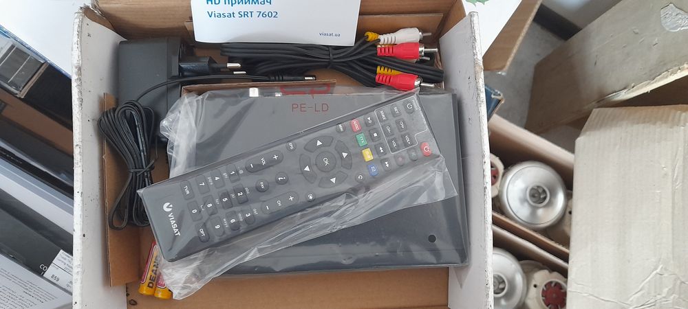 Супутниковий ресивер (тюнер) Viasat Strong SRT 7602