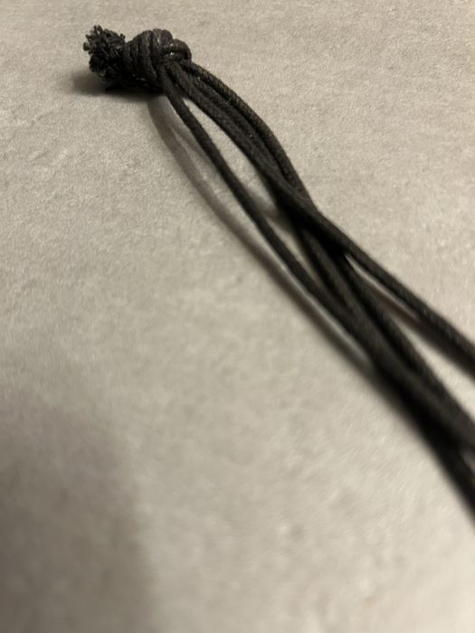 Naszyjnik na szyje na czarnym rzemyku