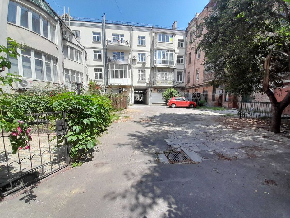Срочно продам 2-х ком. квартиру в Центре. Бельгийка