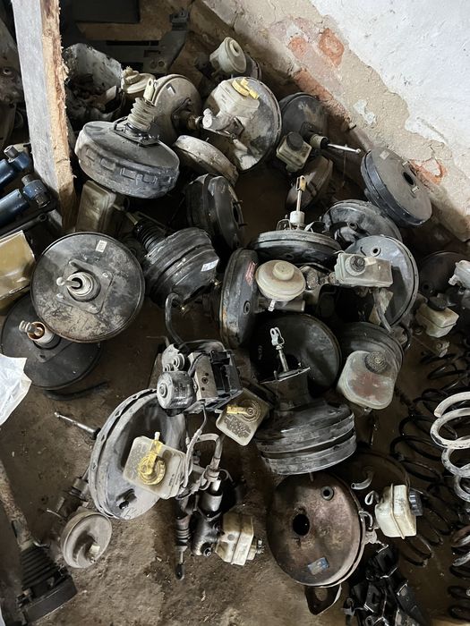 Вакуумний підсилювач гальм Volkswagen Golf 2-4,Passat B3-B7,T4-T5,Sharan,T4,Audi Гольф,Пасат,Шаран