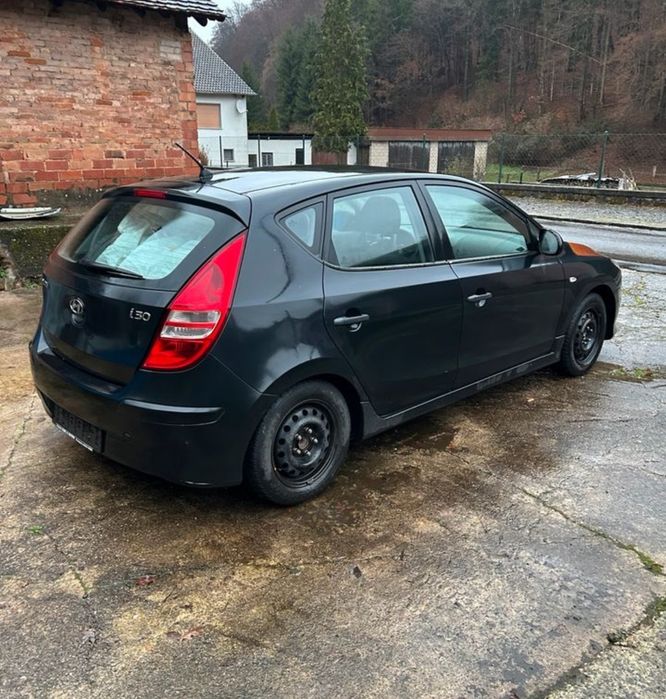 części karoseri mechaniczne Hyundai i30 1.4 , 1.6 Crd  Srebrny biały