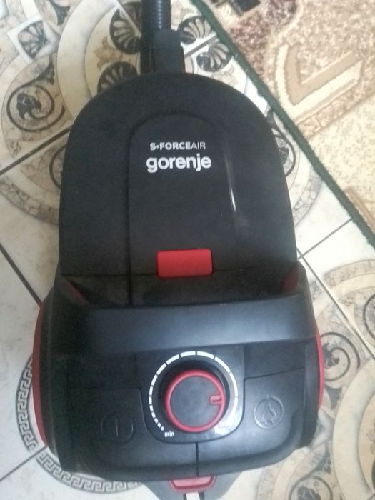 Пилосос практически новый