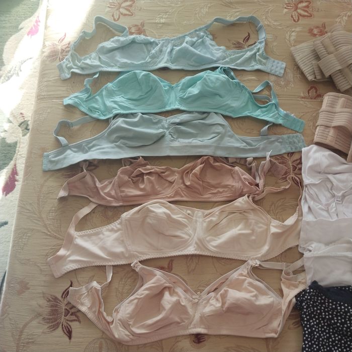 Бюсти та майки для вагітних і годуючих