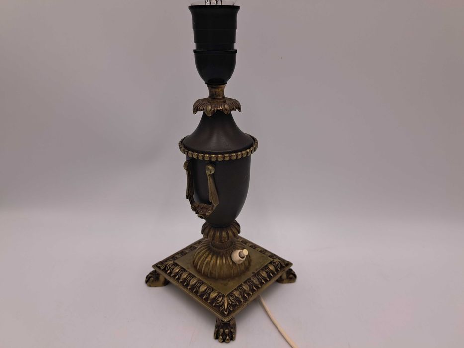 Lampa stołowa szwedzka Aol M mosiężna brąz empire na 4 lwich łapach kwadratowa podstawa jak amfora uchwyty