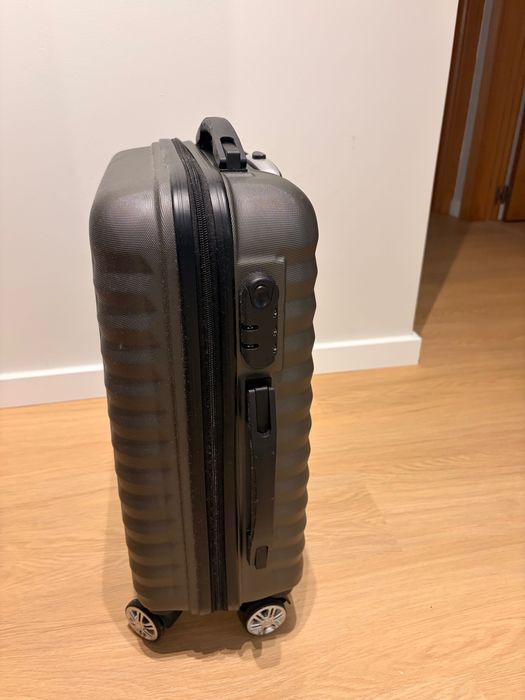 Mala Viagem / Carry On Luggage
