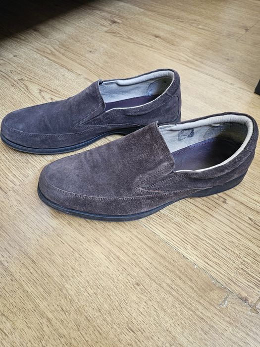 Sapatos homem em camurça castanha