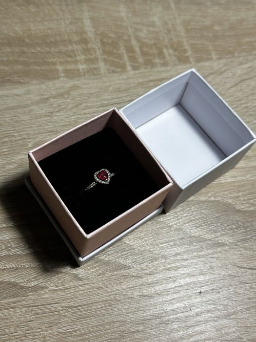 каблучка pandora червоне серце оригінал