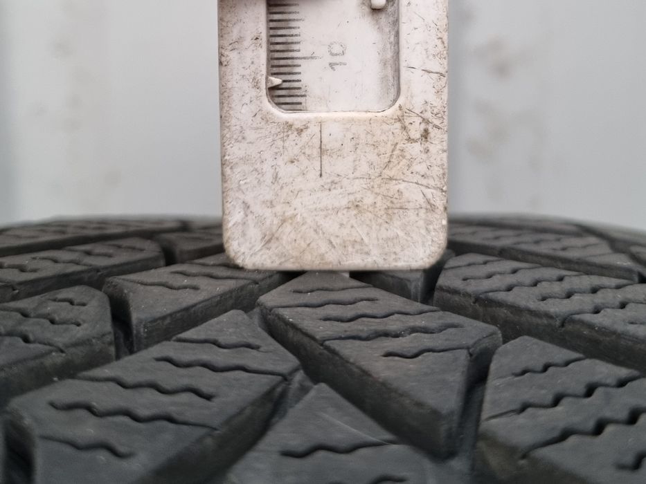 Opona używana 1szt. 205/50/17 Semperit Speed-Grip 5  / 6,8mm