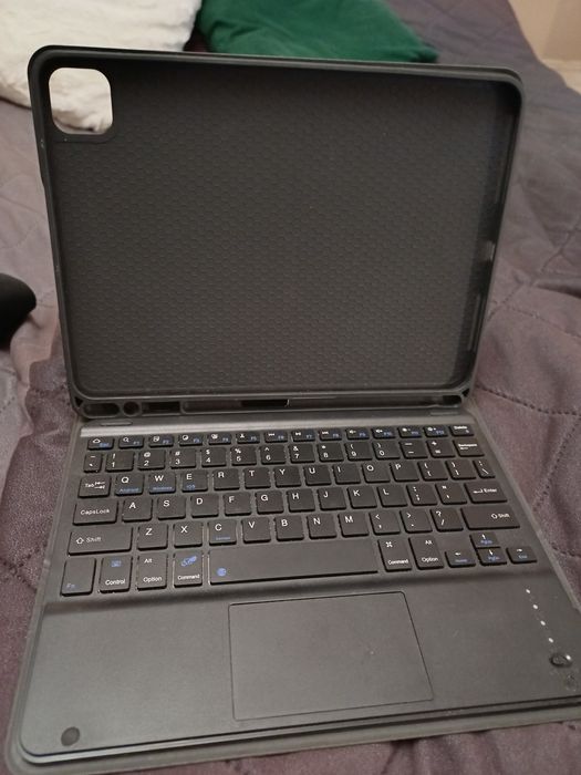 Etui z klawiaturą Apple iPad Air 10.9 2022/Air 5/2020/AIR 4/ Pro 11 20