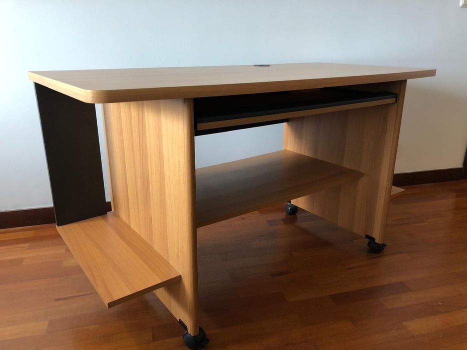 Mesa de escritório para PC e impressora