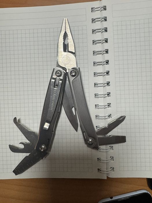 мультитул Leatherman Rev