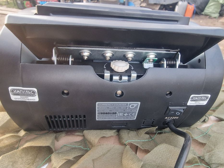 лічильник банкнот PRO 40U Neo Black.