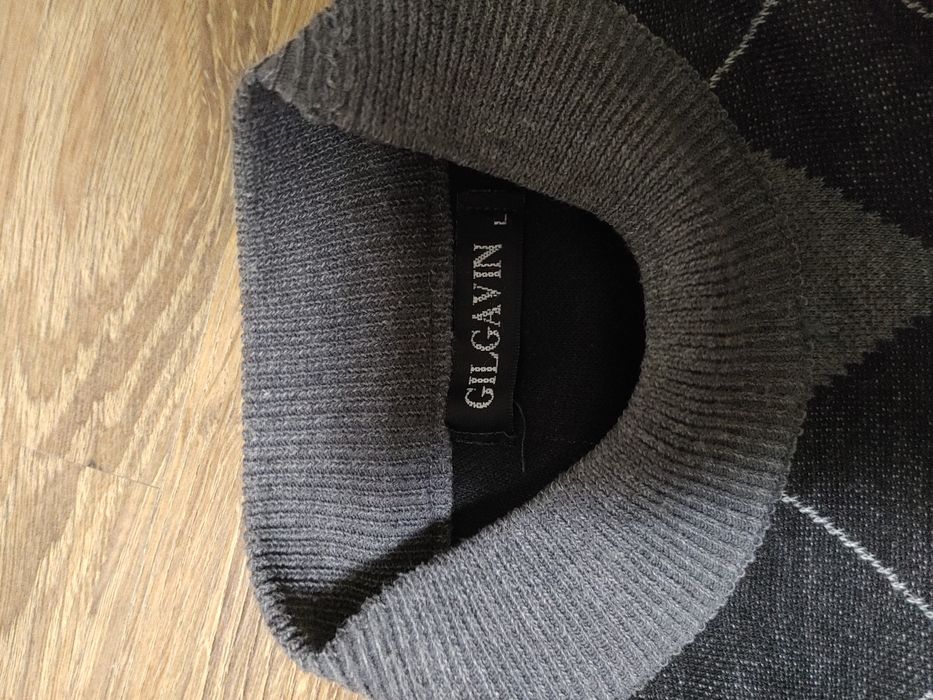 Красивый мужской свитер