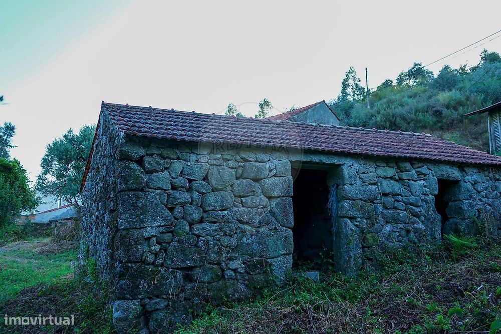 Duas Moradias para restauro em Ribeira do Neiva, Vila Verde! — Ribeira Do Neiva, Braga