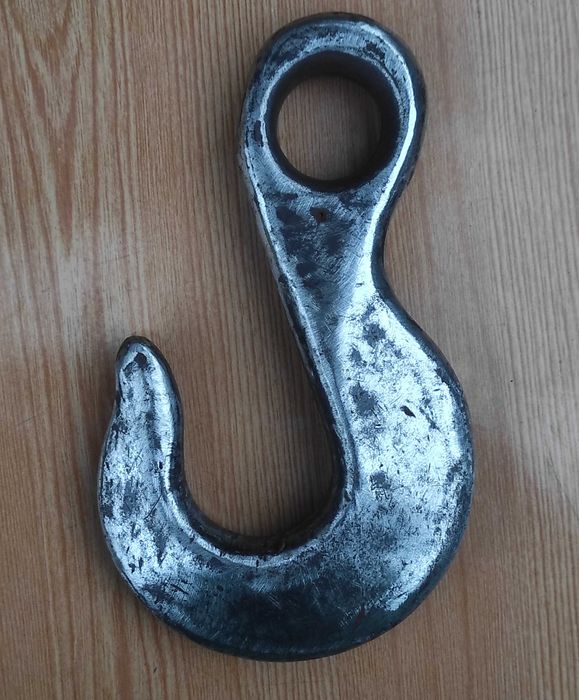 Большой крюк для подъема огромных тяжестей до 30 тонн