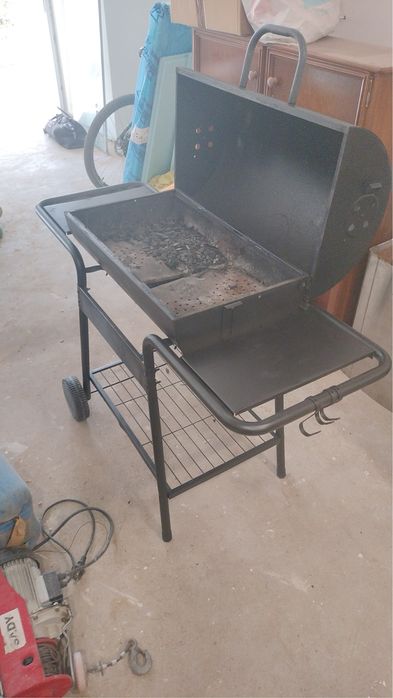 Grelhador Naterial a carvão – 130 €