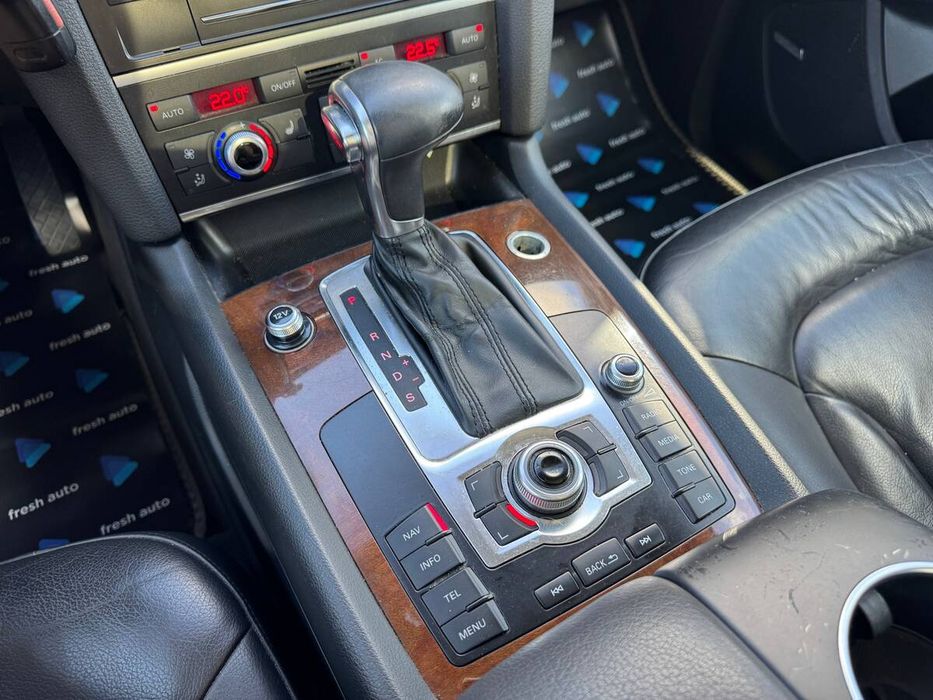 Audi Q7 2010 freshauto
