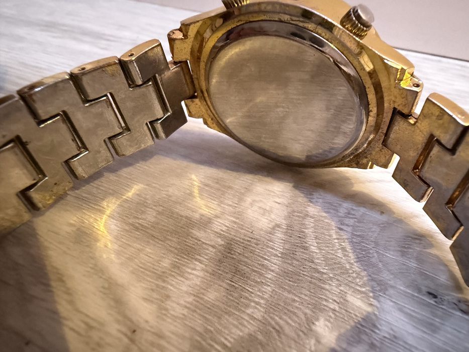 Relógio Swatch Irony Chrono Dourado com Cristais
