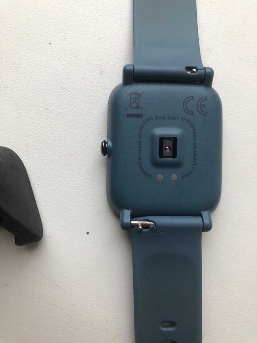 продам Смарт-годинник Amazfit Bip в неробочому стані, з оригінальним зарядним пристроєм до нього