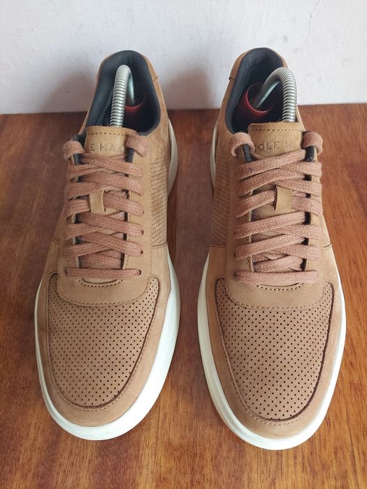 Кроссовки фірми Cole Haan ecco оригінал 

Розмір по бірці: 9 M

Замір