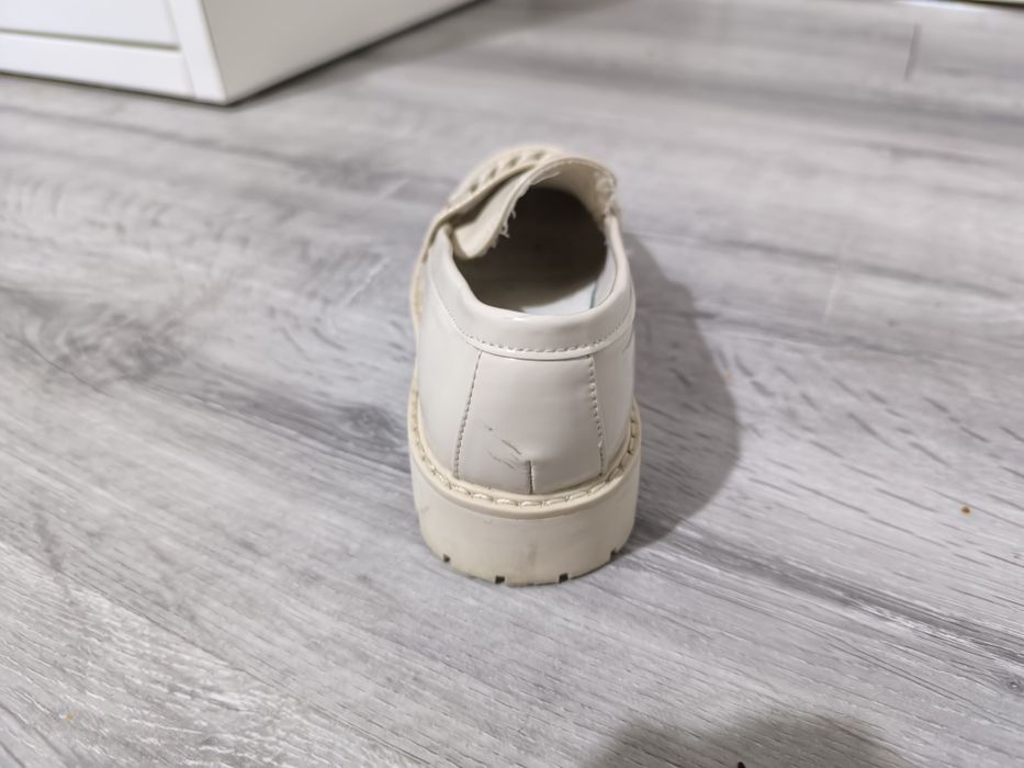 Sapatos bejes 30