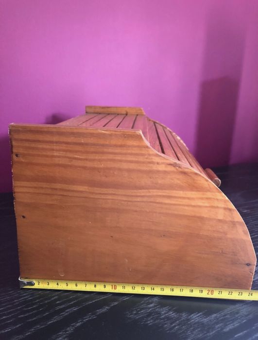 Caixa do pão em madeira vintage