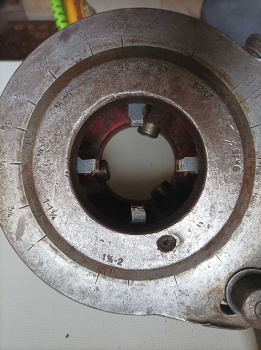 2 Tarraxas Manuais (maquina roscas)