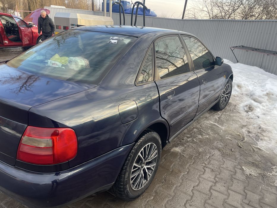 Продам Ауді а4.