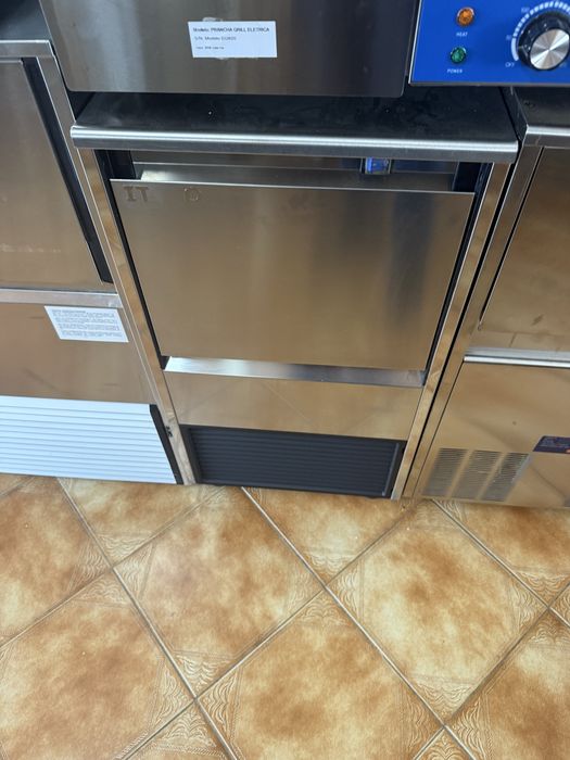 Máquina de Gelo ITV DELTA 45 kg  , MUITO MUITO NOVA