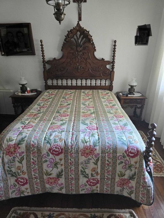 Mobília quarto casal, conjunto cama, mesinhas de cabeceira e cómoda