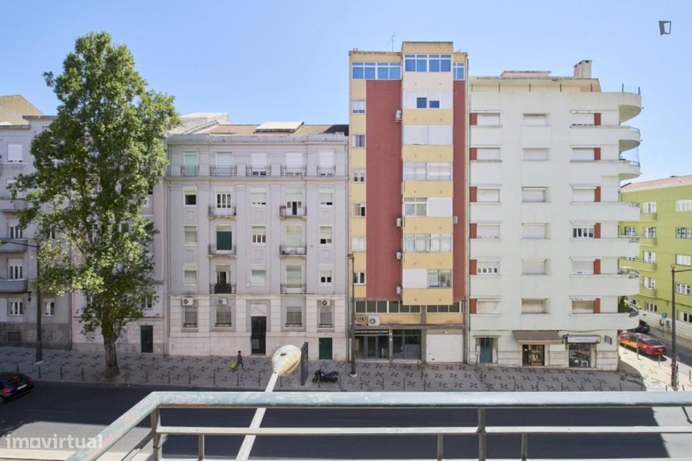 Quarto - localizado em Arroios Lisbon