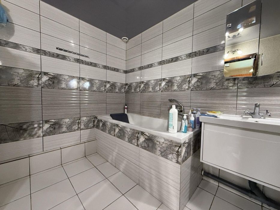 Продам новый дом на перегу пруда Днепровский район