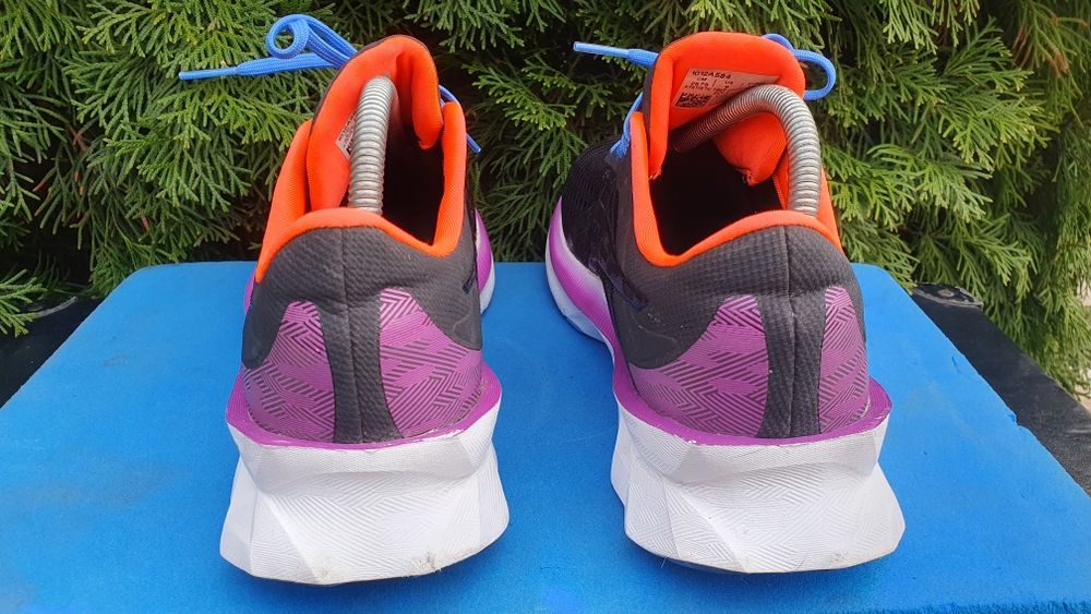 Кросівки asics gel novablast