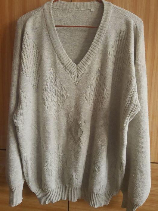 Sweter męski w serek