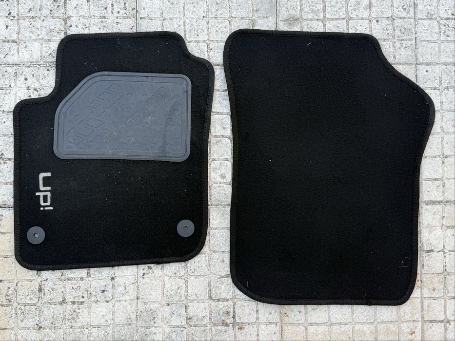 Jogo de tapetes frente e trás do VW UP