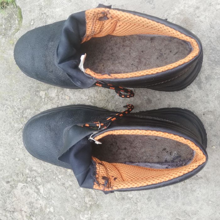 Продам робочие Ботинки новые