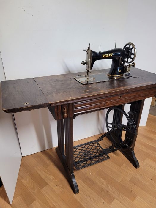 Stary stolik z maszyną do szycia Pfaff antyk konsola biurko